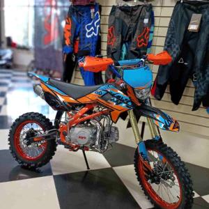 Мотоцикл KAYO EVOLUTION YX140EM 17/14 KRZ (механ. сцепл., эл. стартер 2022 г.)